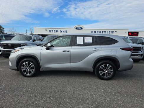 Used 2024 Toyota Highlander LE image 8