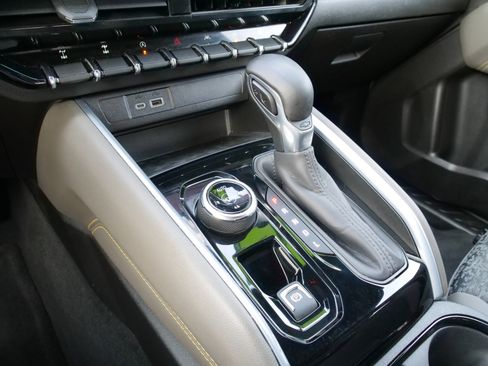 Used 2024 Chevrolet Colorado ZR2 w/ Technology Package image 26