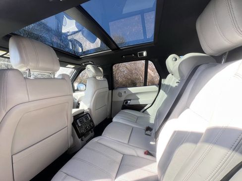 Used 2015 Land Rover Range Rover HSE image 10