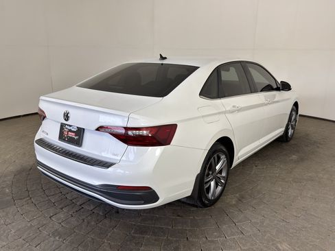 Used 2023 Volkswagen Jetta SE FWD image 8