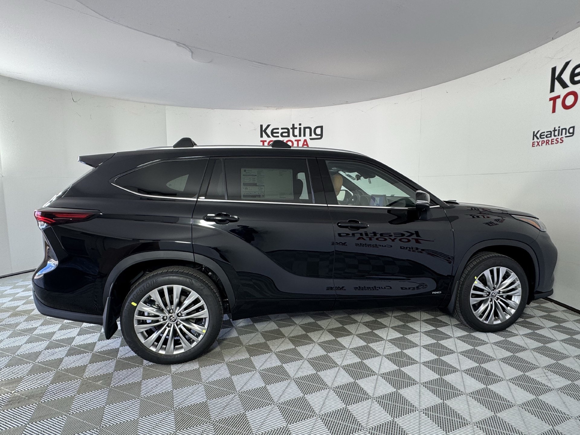 New 2026 Toyota Highlander Platinum AWD/4WD image 4