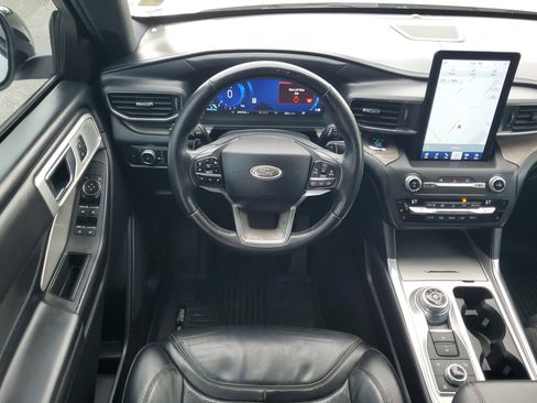 Used 2020 Ford Explorer Platinum w/ Premium Technology Package image 19