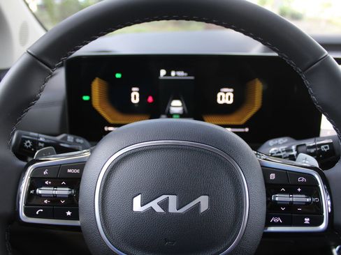 New 2026 Kia Carnival EX FWD image 35