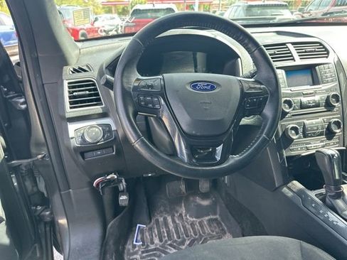 Used 2017 Ford Explorer XLT image 12