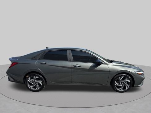 Certified 2025 Hyundai Elantra Sport FWD image 9
