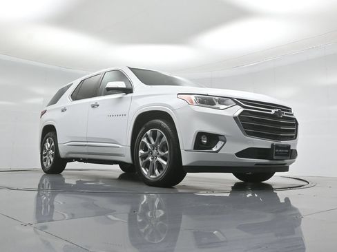 Used 2018 Chevrolet Traverse Premier w/ Driver Confidence II Package FWD image 46