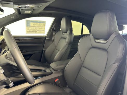 New 2026 Porsche Macan Turbo Electric AWD/4WD image 5