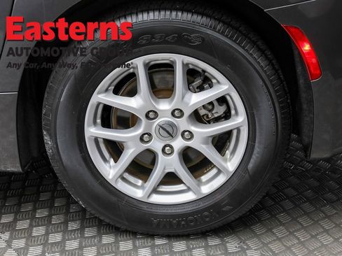 Used 2023 Chrysler Pacifica Touring-L image 8