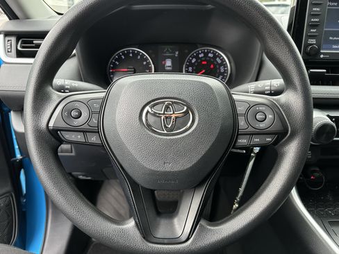 Used 2021 Toyota RAV4 LE image 6