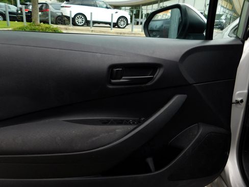 Used 2022 Toyota Corolla LE FWD image 14