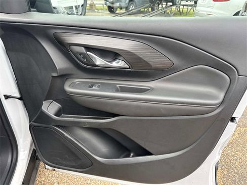 Used 2022 GMC Terrain SLE w/ Elevation Edition image 17