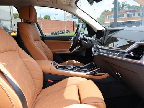 Used 2024 BMW X7 xDrive40i w/ Climate Comfort Package AWD/4WD image 8
