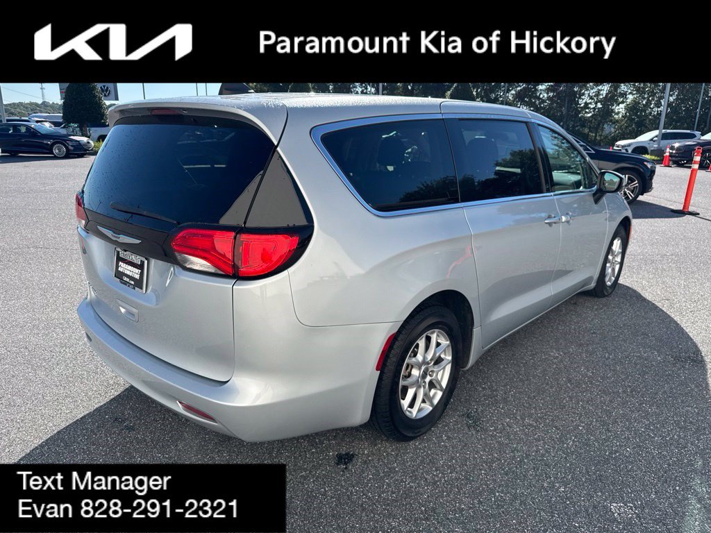 Used 2023 Chrysler Voyager LX FWD image 7