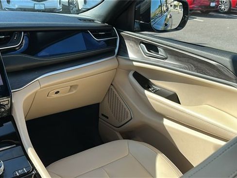 Used 2023 Jeep Grand Cherokee 4WD 4xe image 28