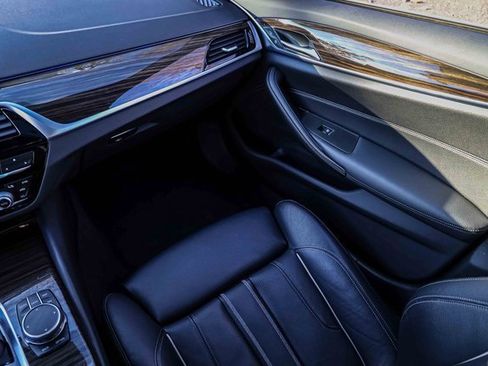 Used 2019 BMW 530e image 18