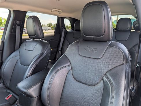 Used 2019 Jeep Cherokee Limited AWD/4WD image 15