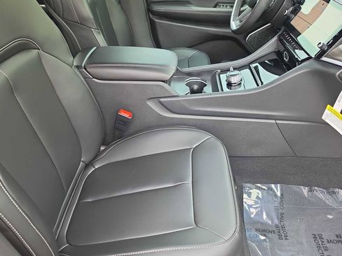 New 2026 Jeep Grand Cherokee Limited w/ Limited Altitude Package AWD/4WD image 6