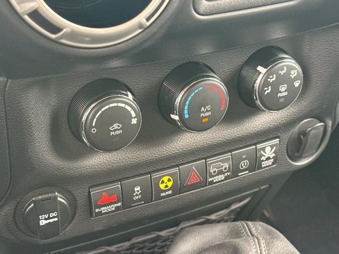 Used 2017 Jeep Wrangler Rubicon w/ Dual Top Group AWD/4WD image 17