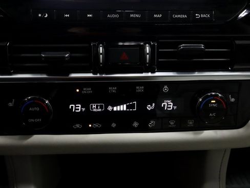 Used 2024 Nissan Pathfinder SL image 32