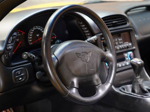 Used 2002 Chevrolet Corvette Convertible w/ Preferred Equipment Group2 image 48