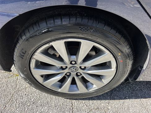 Used 2017 Toyota Camry XLE image 14