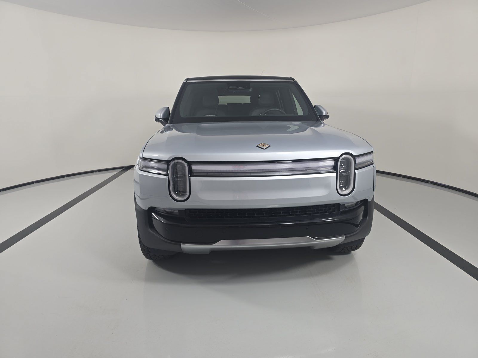 Used 2025 Rivian R1S Adventure Dual AWD/4WD image 8