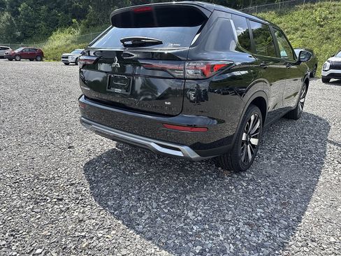 New 2025 Mitsubishi Outlander SE image 5