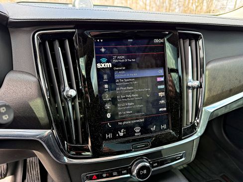 Used 2018 Volvo V90 T6 Cross Country w/ Convenience Package image 16