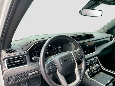 Used 2022 GMC Yukon XL Denali RWD image 12