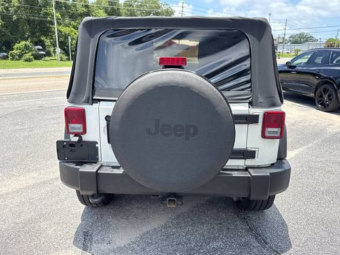 Used 2009 Jeep Wrangler X AWD/4WD image 4