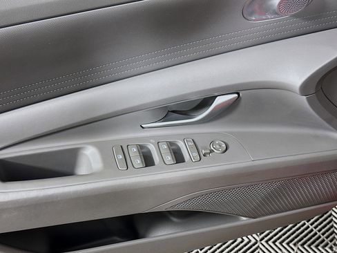 Used 2024 Hyundai Elantra SEL image 15