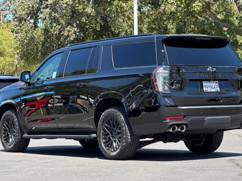 Used 2026 Chevrolet Suburban Z71 w/ Comfort Package AWD/4WD image 5