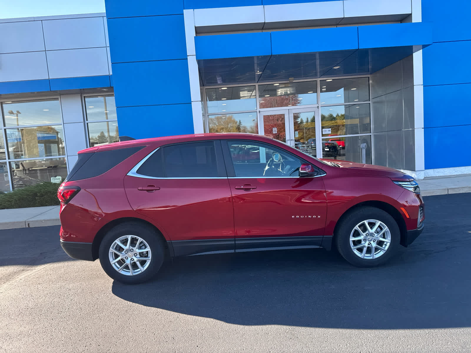 Used 2024 Chevrolet Equinox LT AWD/4WD image 3