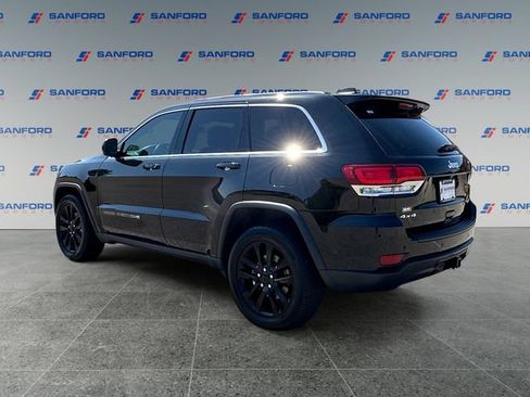 Used 2022 Jeep Grand Cherokee Laredo X AWD/4WD image 3
