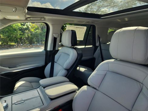 New 2026 Lincoln Navigator Reserve image 14