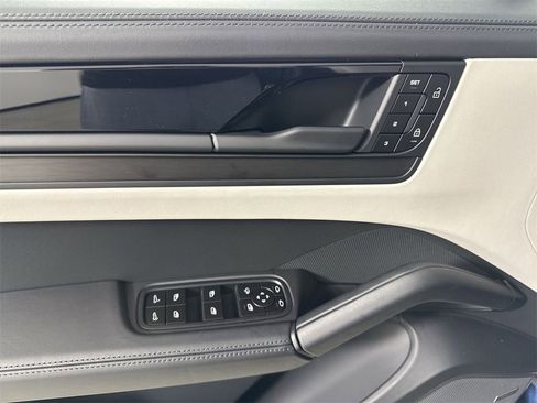 New 2026 Porsche Cayenne GTS image 34