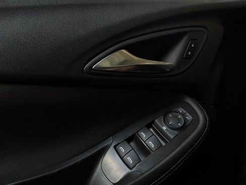 Used 2025 Buick Encore GX Preferred FWD image 19
