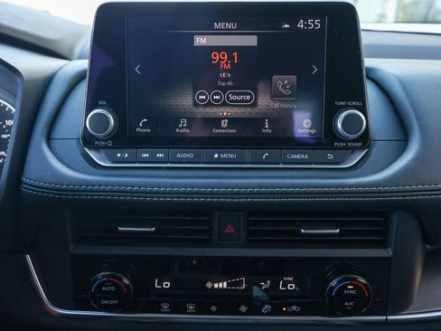 Used 2023 Nissan Rogue SV image 29