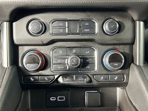 Used 2021 Chevrolet Suburban LT image 23