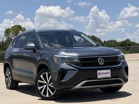 Used 2022 Volkswagen Taos SE w/ IQ.Drive SE Package FWD image 2