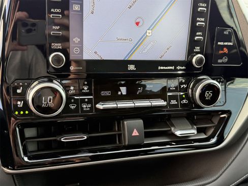 Used 2020 Toyota Highlander Limited image 24