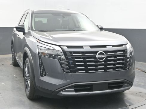 New 2026 Nissan Pathfinder Platinum FWD image 2