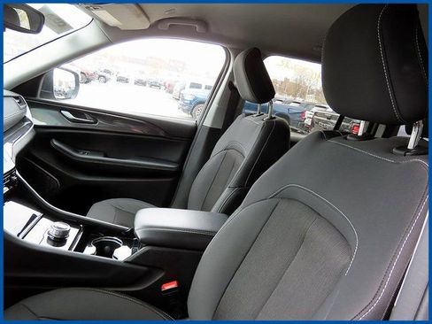 Certified 2023 Jeep Grand Cherokee Laredo w/ Luxury Tech Group I AWD/4WD image 13