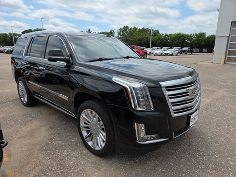 Used 2017 Cadillac Escalade Platinum AWD/4WD image 11