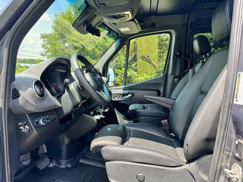 Used 2024 Mercedes-Benz Sprinter 2500 image 12