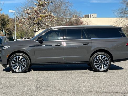 Used 2025 Lincoln Navigator L Black Label image 7