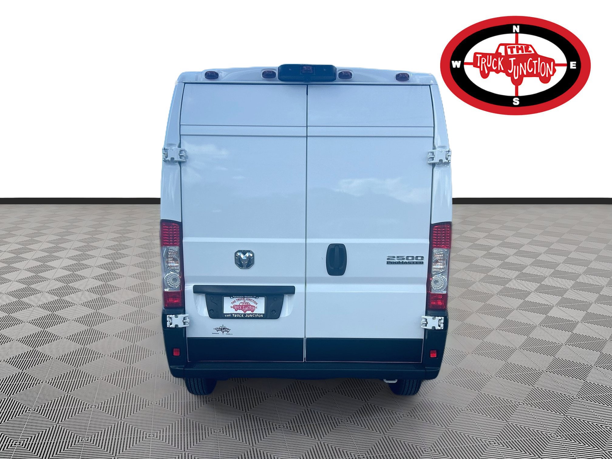 Used 2025 RAM ProMaster 2500 w/ Convenience Group FWD image 6