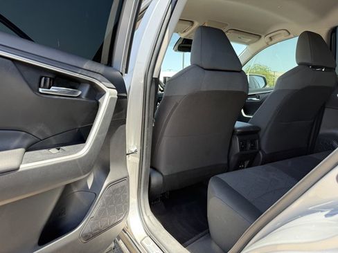 Used 2021 Toyota RAV4 XLE FWD image 20