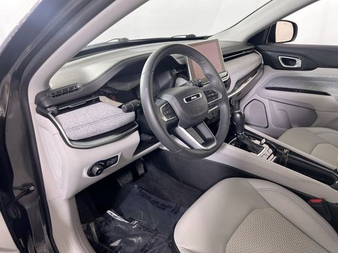 Used 2022 Jeep Compass Latitude image 9