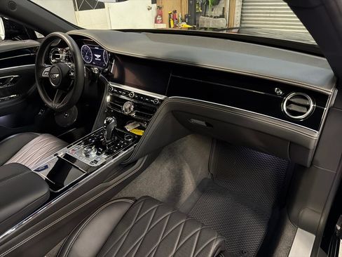 Used 2022 Bentley Flying Spur V8 image 19